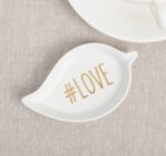 "LOVE", Подставка под чайный пакетик