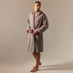 СОФТ МИСТ, халат махровый с капюшоном, мужской, р 44 S, серо-бежевый